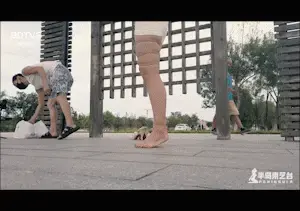 YT731 拉丁蛇缚悬吊+蹦跶表演慰问园艺工人