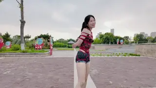 YT2475 四面荷花三面柳，还有缇娜岸上走